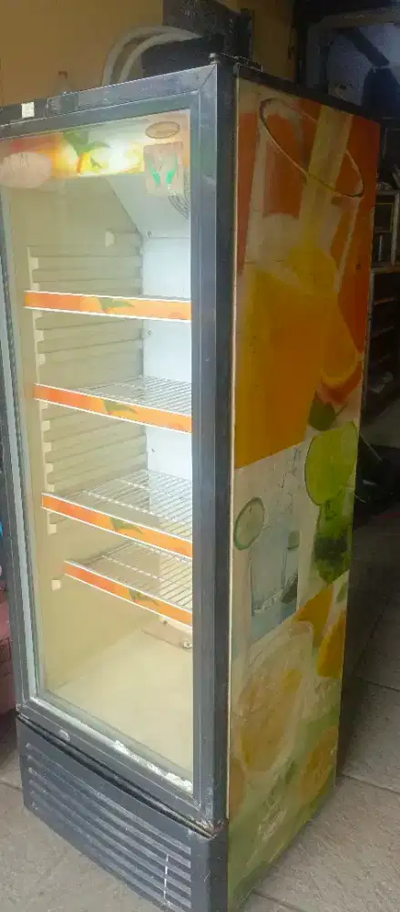 Unit showcase merk Daimatsu dingin bagus bergaransi