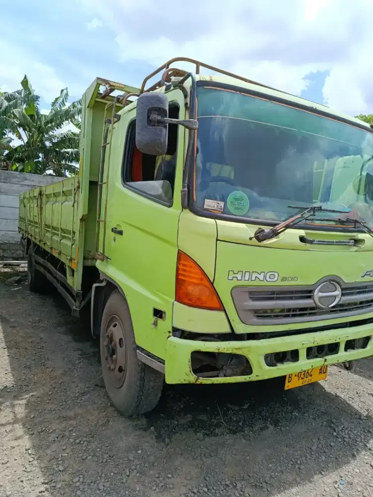 Hino FG235JP 2009 dan 2012
Hino FG235JL