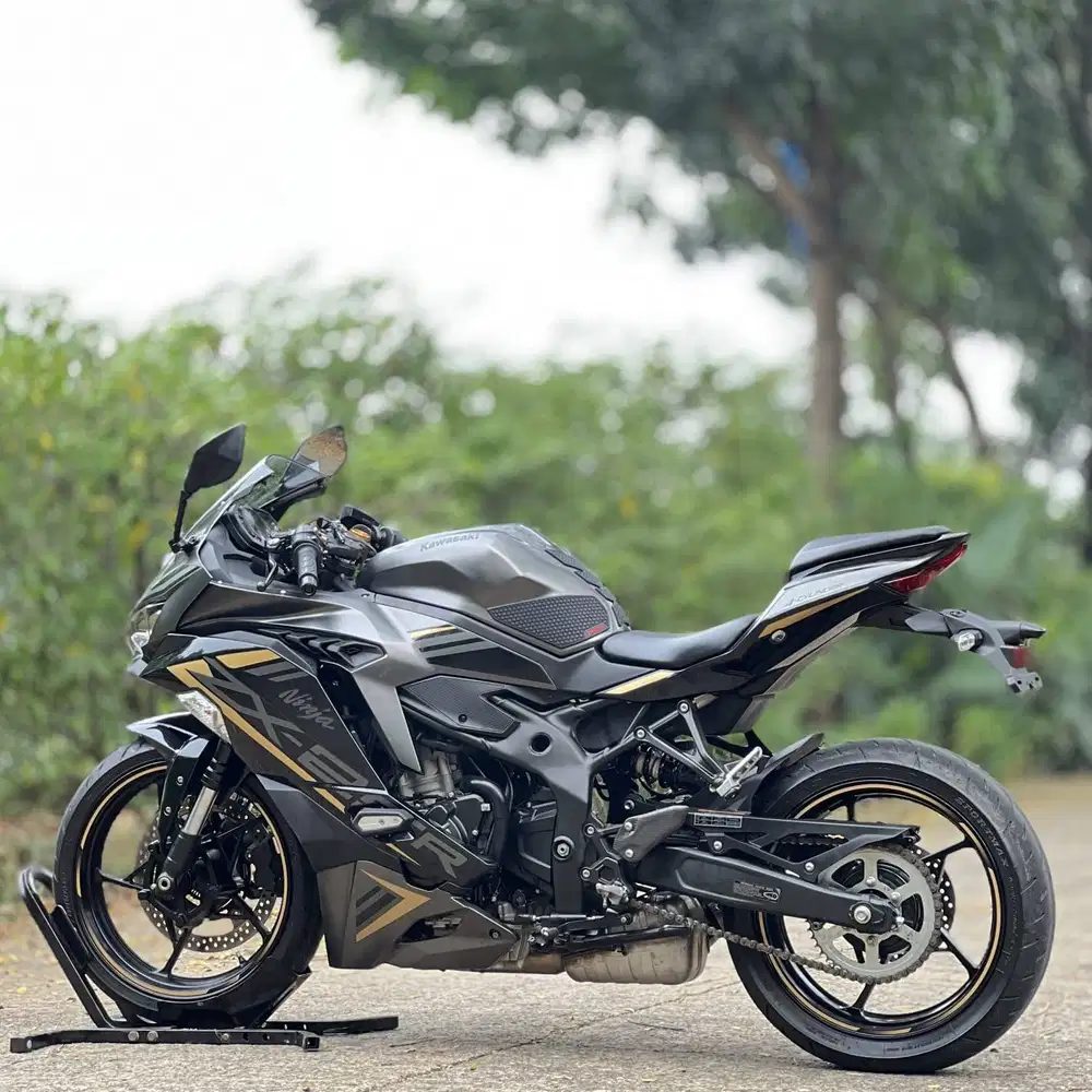 KAWASAKI ZX25R ABS GREY 2022 KM RENDAH PAJAK PANJANG SIAP TOURING