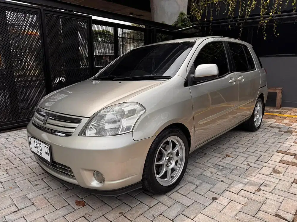 Toyota RAUM 2003