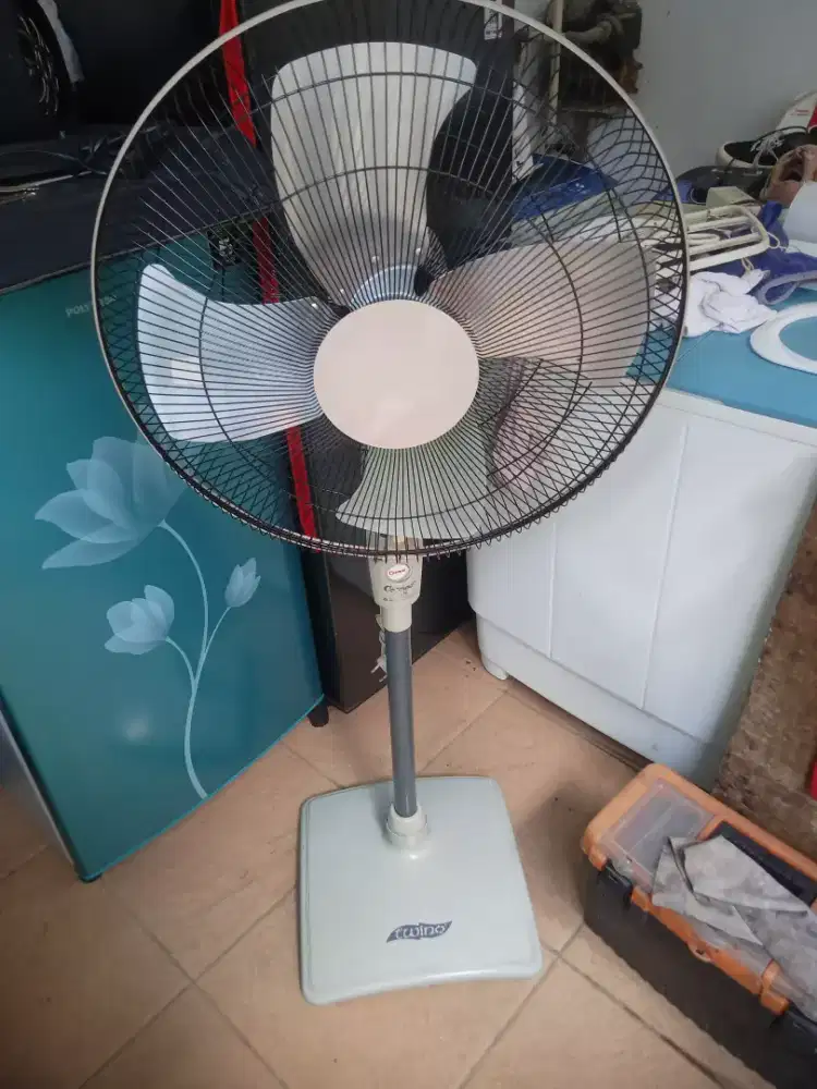 Kipas angin stand fan 18 inch cosmos tornado normal nego tipis