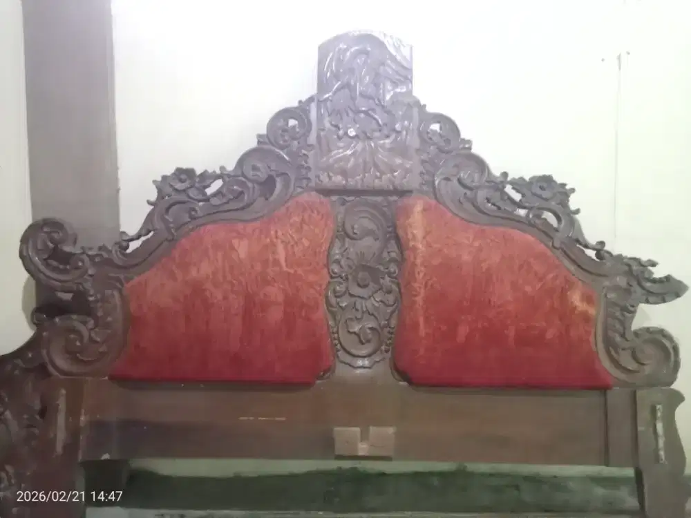 Tempat tidur ukir Jepara asli