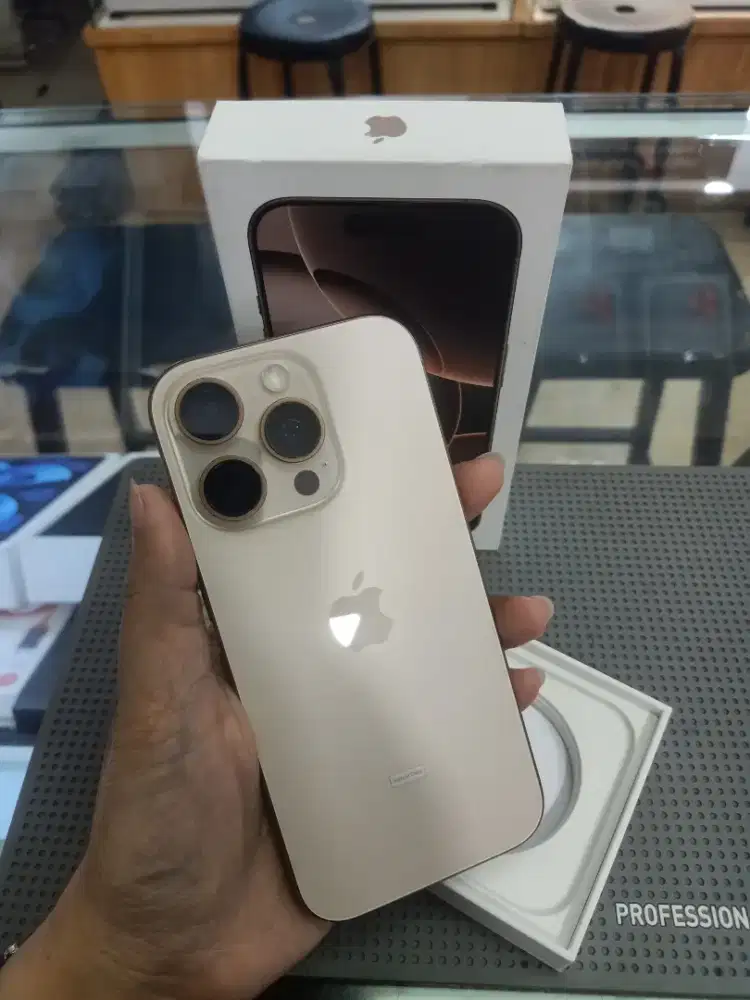 Second IPhone 16Pro 128GB Dessert Garansi Resmi iBox Mulusss