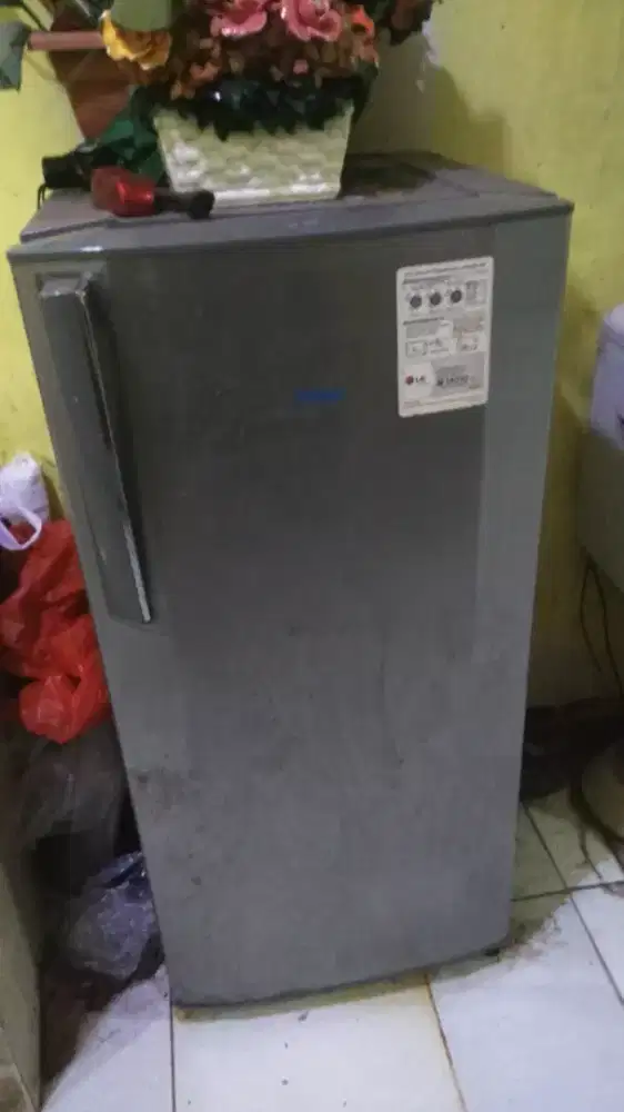 Kulkas LG single pintu