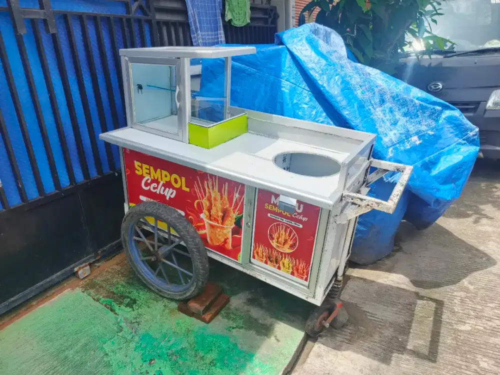 LOWONGAN CREW PENJUAL SEMPOL LAPAKAN (STREETFOOD)