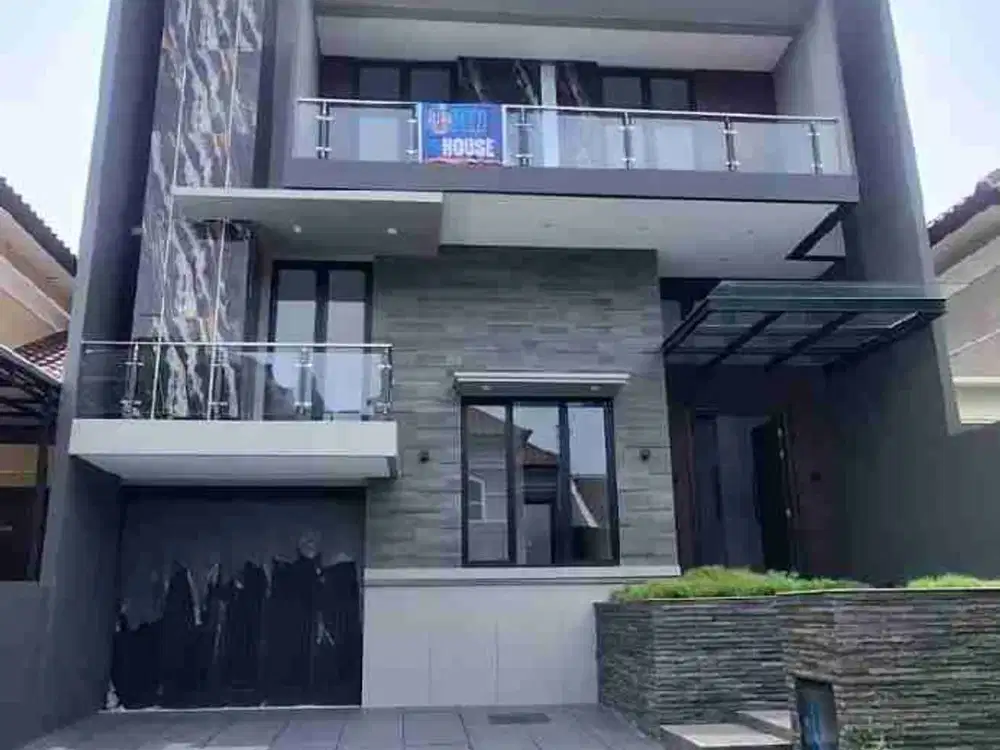 Dijual rumah mewah 2.5 lantai di citraland Surabaya Barat