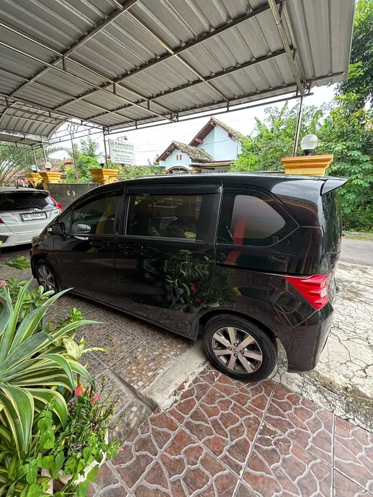 JUAL CEPAT HONDA FREED 1.5 E 2012