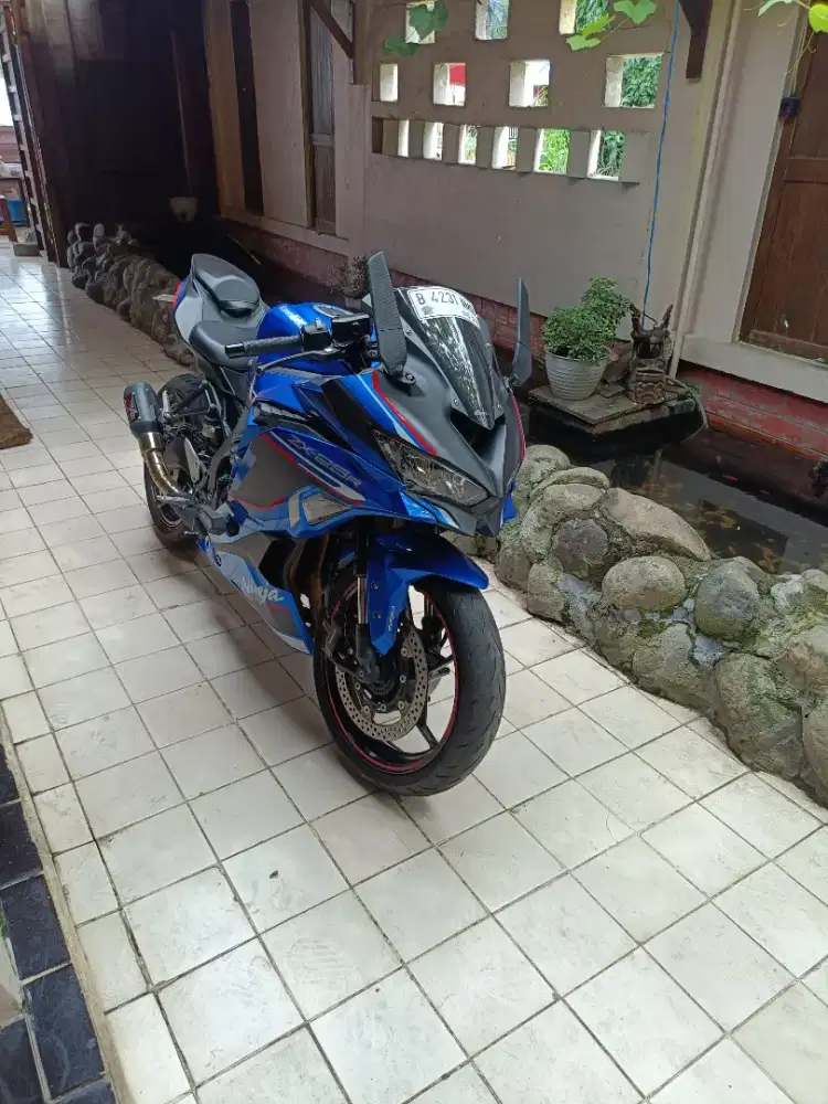 Di jual motor Kawasaki zx25R Th.2024