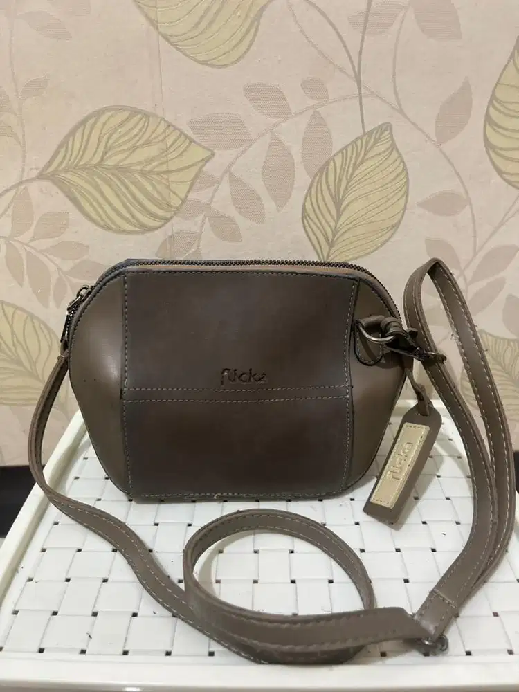 Tas Selempang Flicka