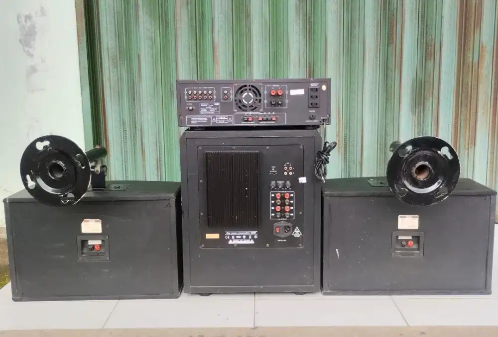 1 paket alat Karaoke merk Advante