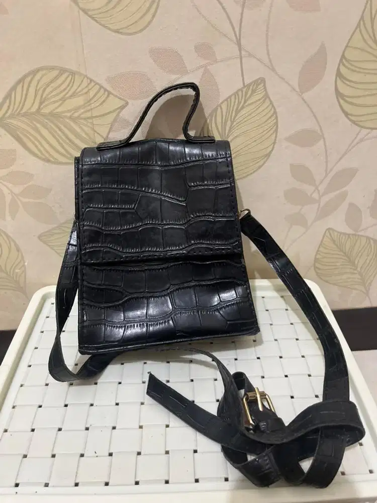 Tas Selempang Hitam
