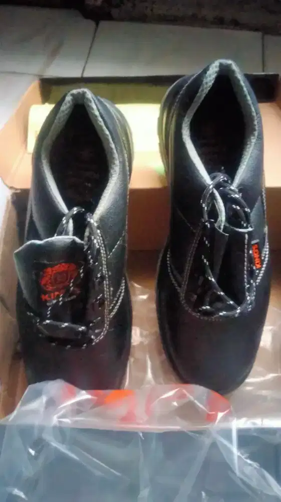 Sepatu sapety KINg