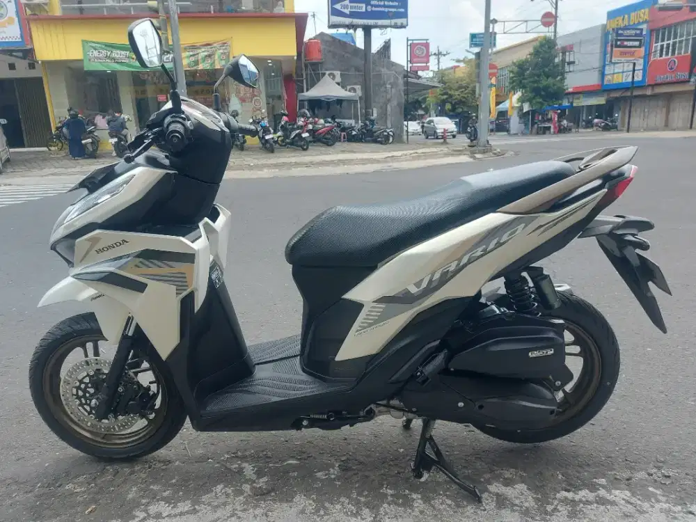 Honda vario 125cc leyles  iss 2023 istimewa putih