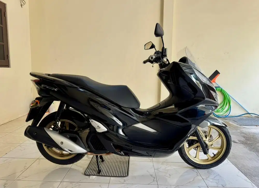 Honda PCX 150 Keyless CBS ISS MULUSSS Surat Lengkap