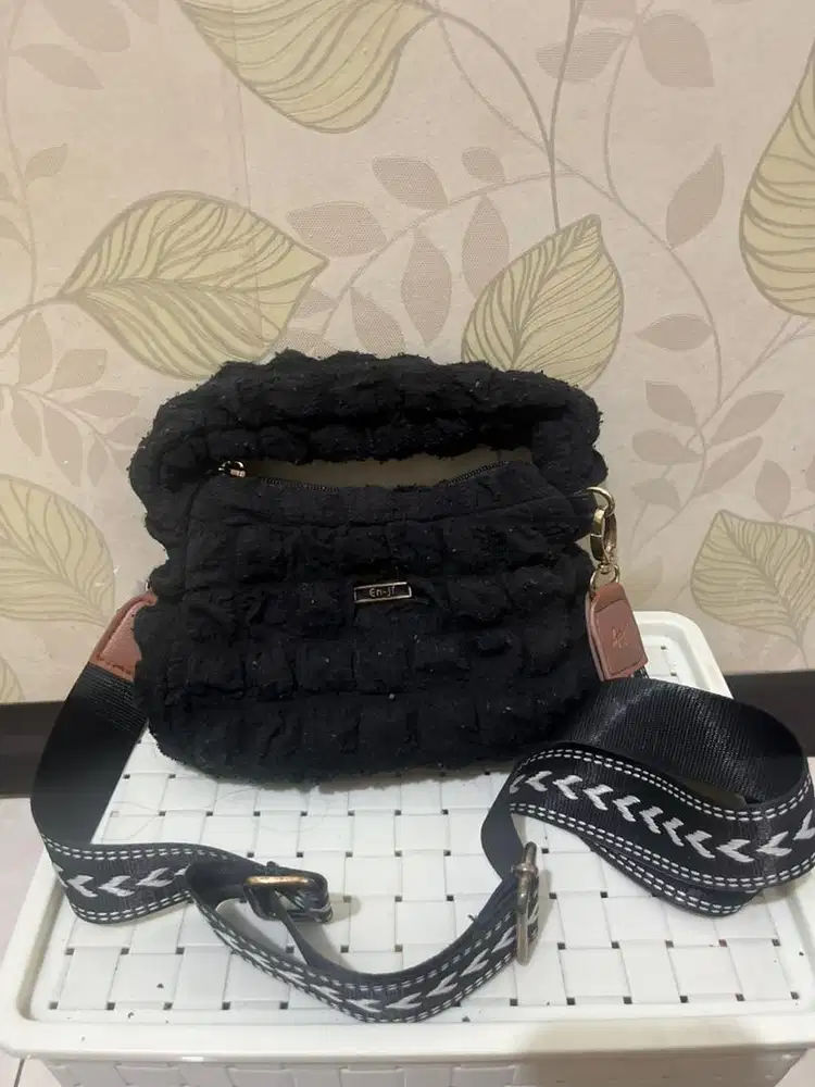 Tas Selempang Enji