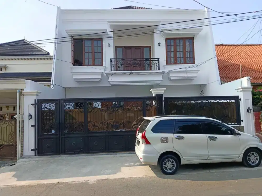Rumah Pondok Bambu Apus 2.5 Lantai, LT 200 m2,  Lux, Jalan Boulevard 3 Mobil