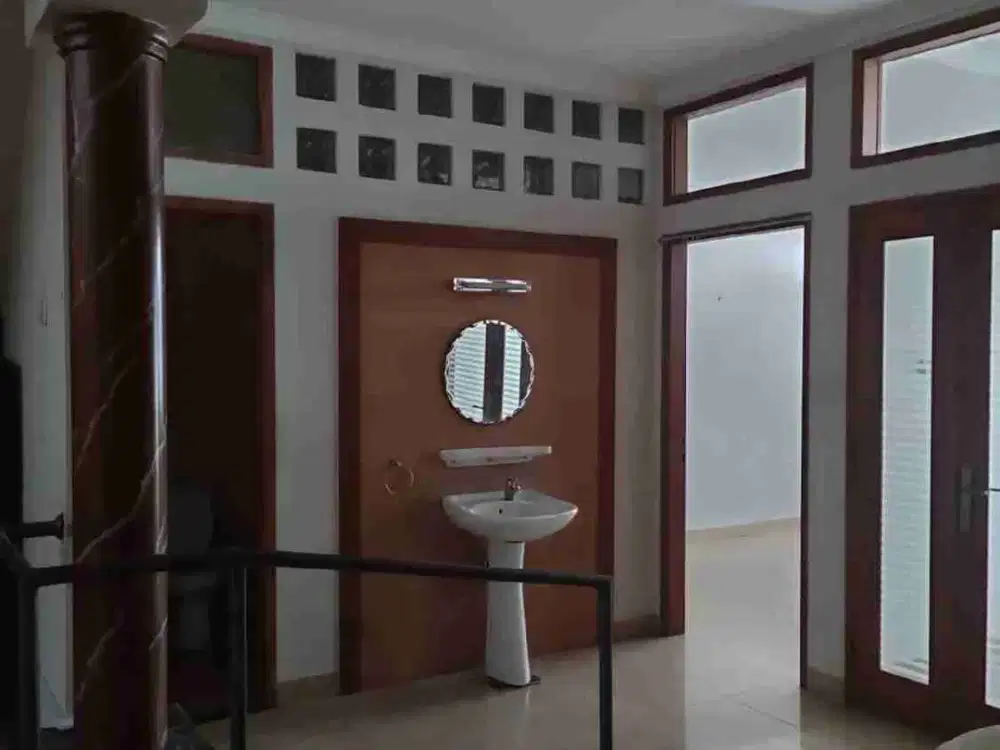 DISEWAKAN RUMAH TENGAH KOTA MURAH KALIPAHAPO (FN)