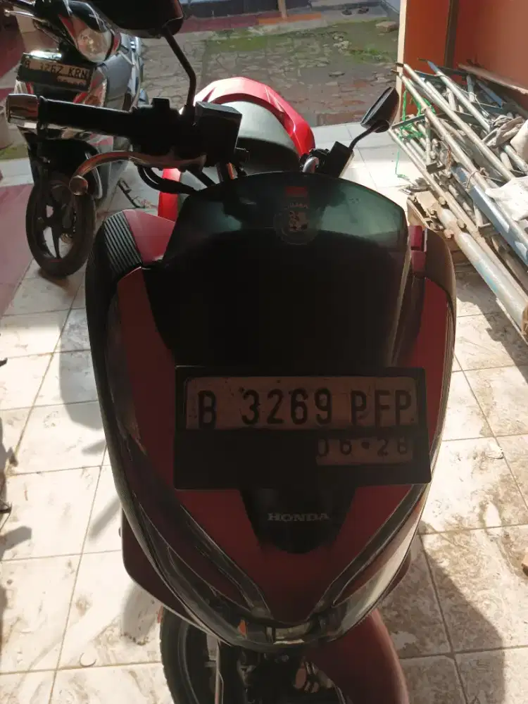 Honda PCX merah 2018