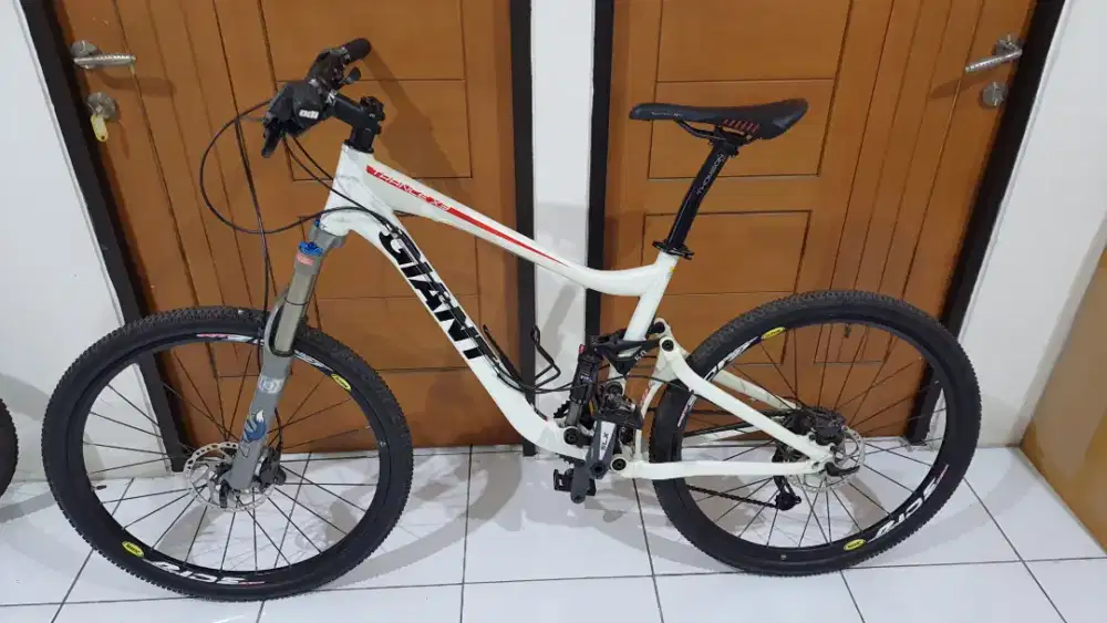 Sepeda MTB Giant Full Specs