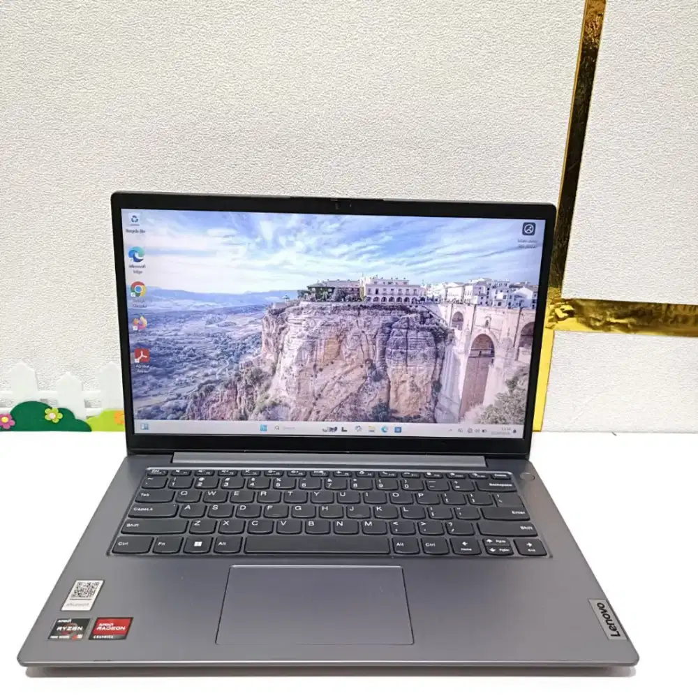 Laptop lenovo v14 ryzen 5 7520u ram 8gb ssd 512g  layar 14.0 fhd