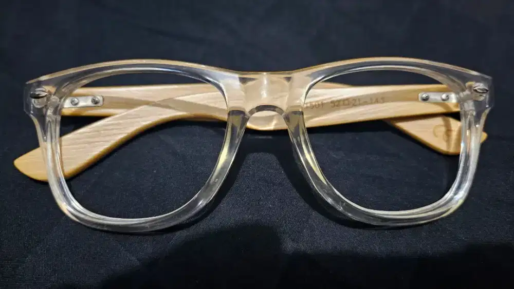 Kacamata fashion, frame bening, kayu