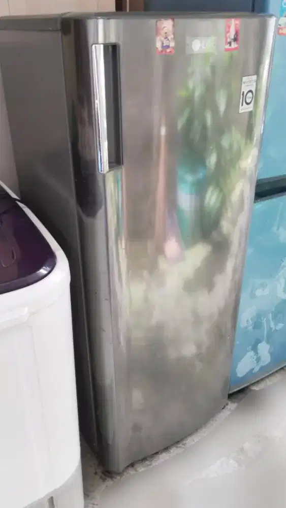 Frezer LG 6 rak Adem Beku Pool