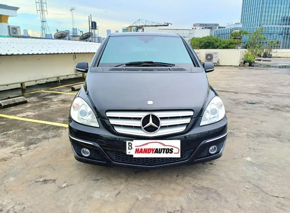 Mercedes Benz B180 Tahun 2011 Automatic Hitam Metalik
