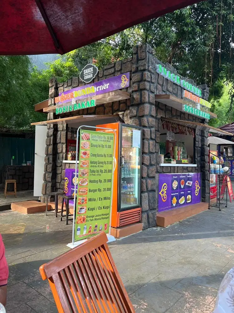 Jaga stand di dalam ancol