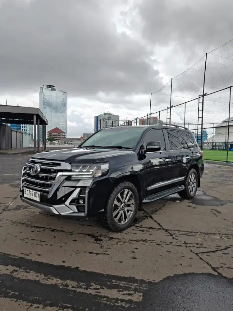 Toyota Land Cruiser VX200 2013 UK KM 46rb Facelift Black Perfect