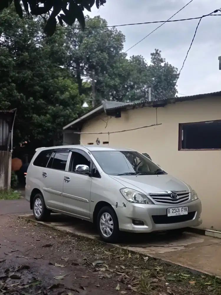 Toyota Kijang Innova 2011 Bensin