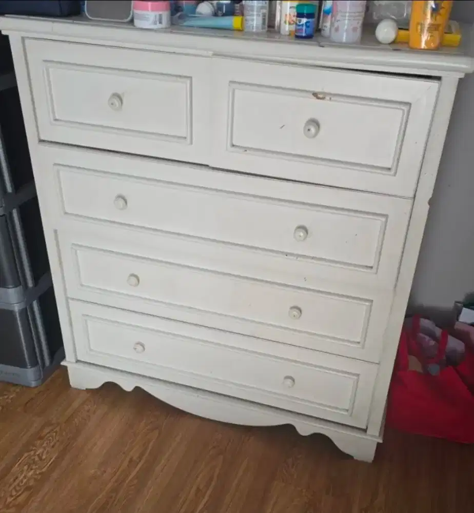 Lemari baju kayu warna putih 
Ukuran 95 x 50 x 100 cm