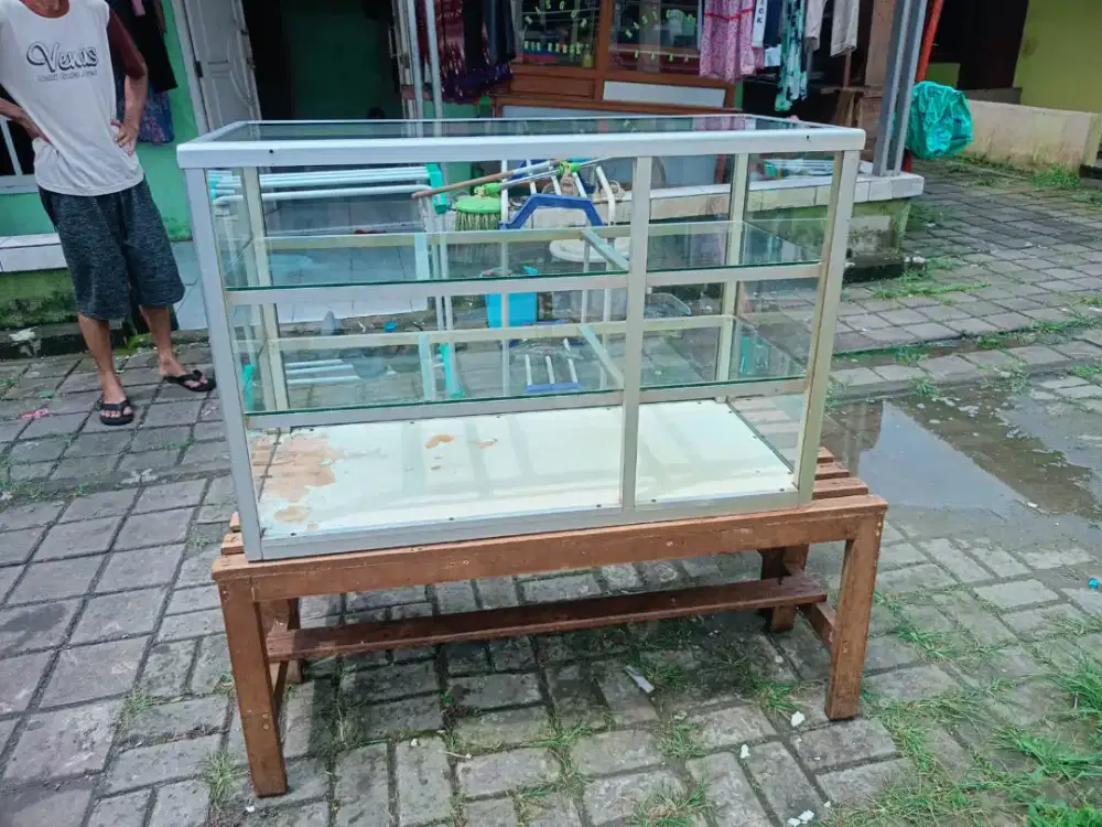 Etalase masih bagus