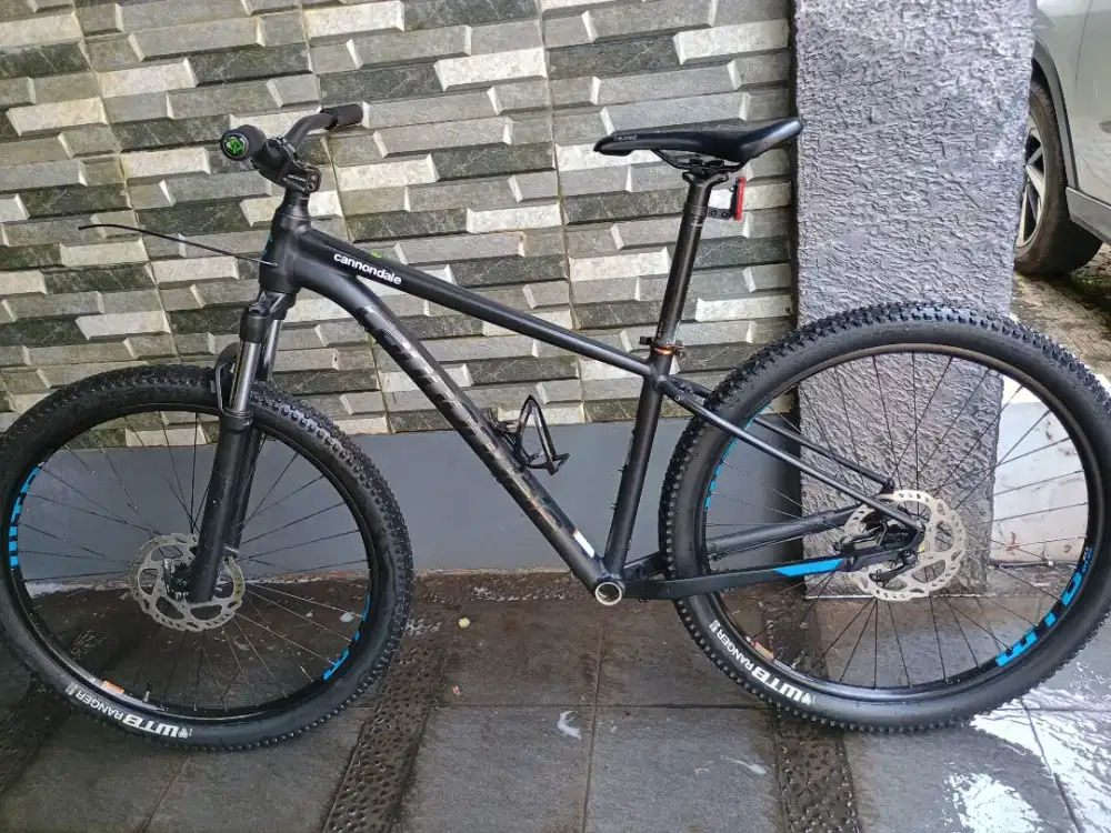 Frame set Cannondale Trail 5 size S27,5  plus fork Rockshox n wheelset