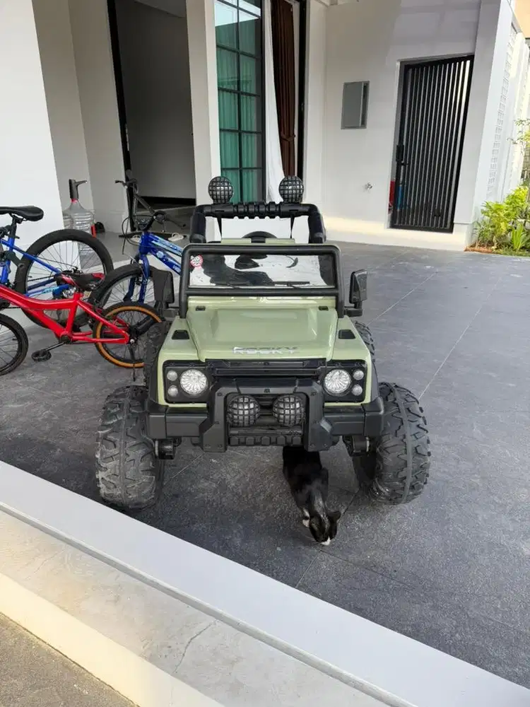 Mobil anak aki jeep rocky
