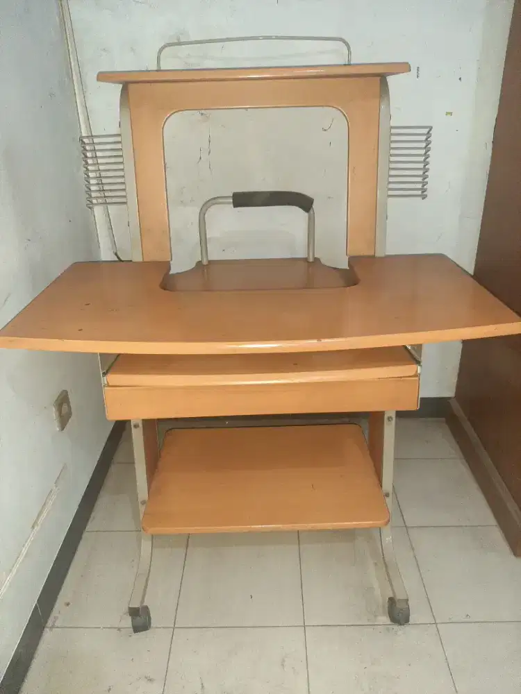 Meja Komputer Laptop bekas