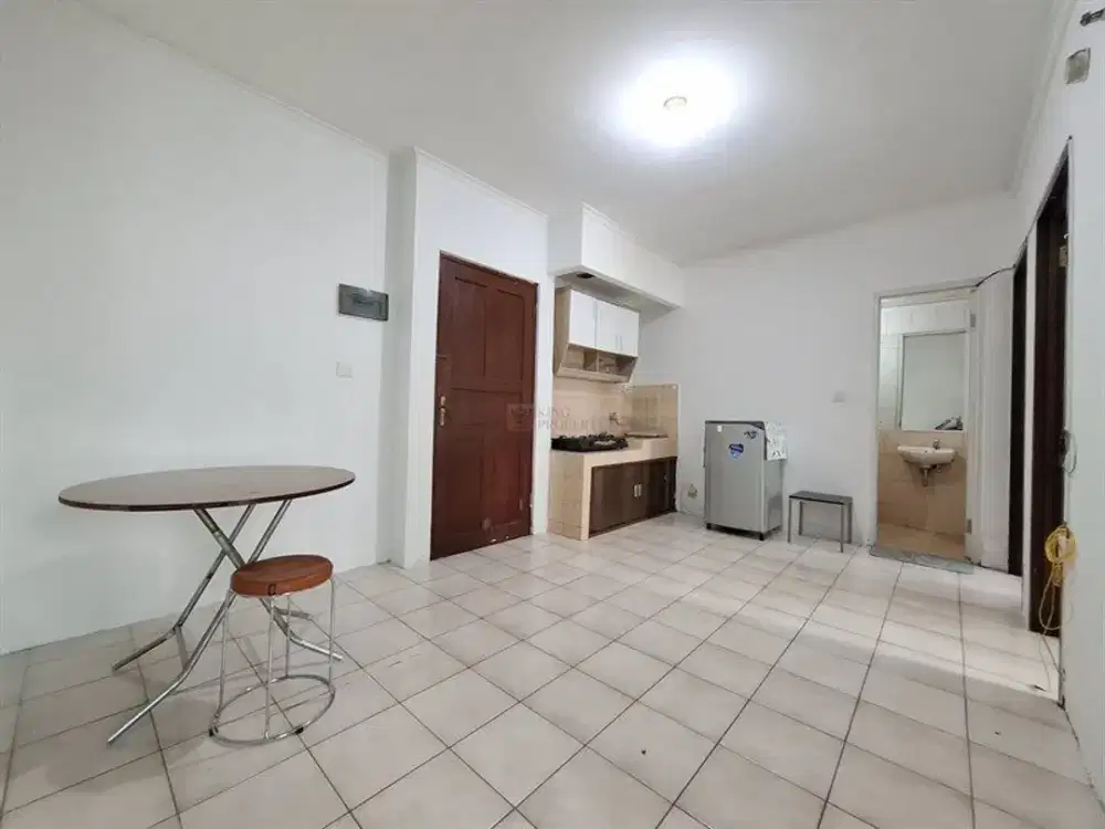 Hanya Jalan Kaki Ke Mall CP & Office Tower APL, Disewakan Apartemen Mediterania Garden Residences Medit 1 2BR Semi Furnished Terawat Siap Huni