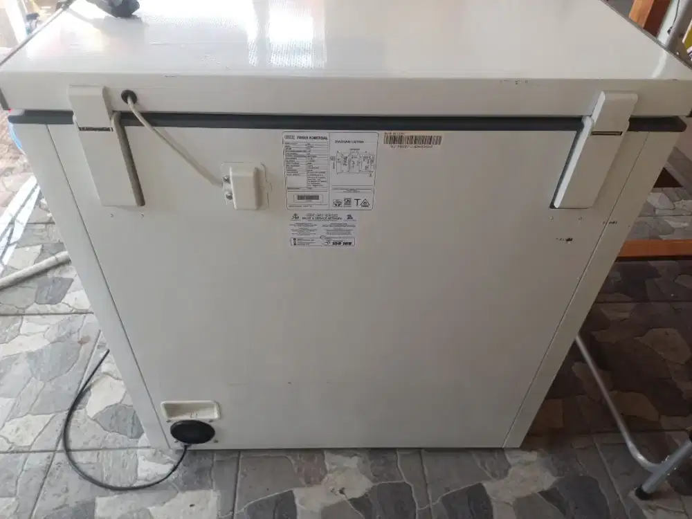 Freezer GEA 210L – BEKAS SEPERTI BARU (Pemakaian Baru Beberapa Bulan)