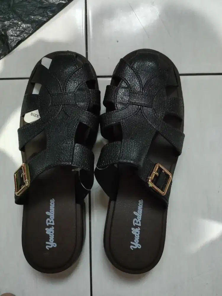 Sendal Sepatu Wanita Warna Cokelat