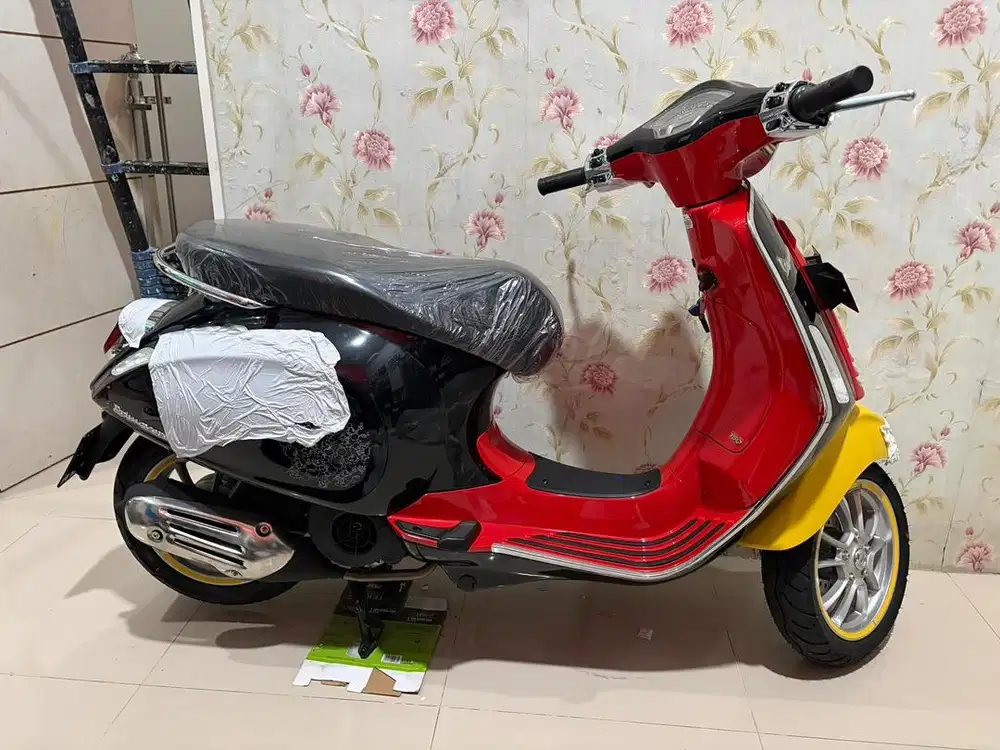 Vespa mickey mouse limited nopol cantik