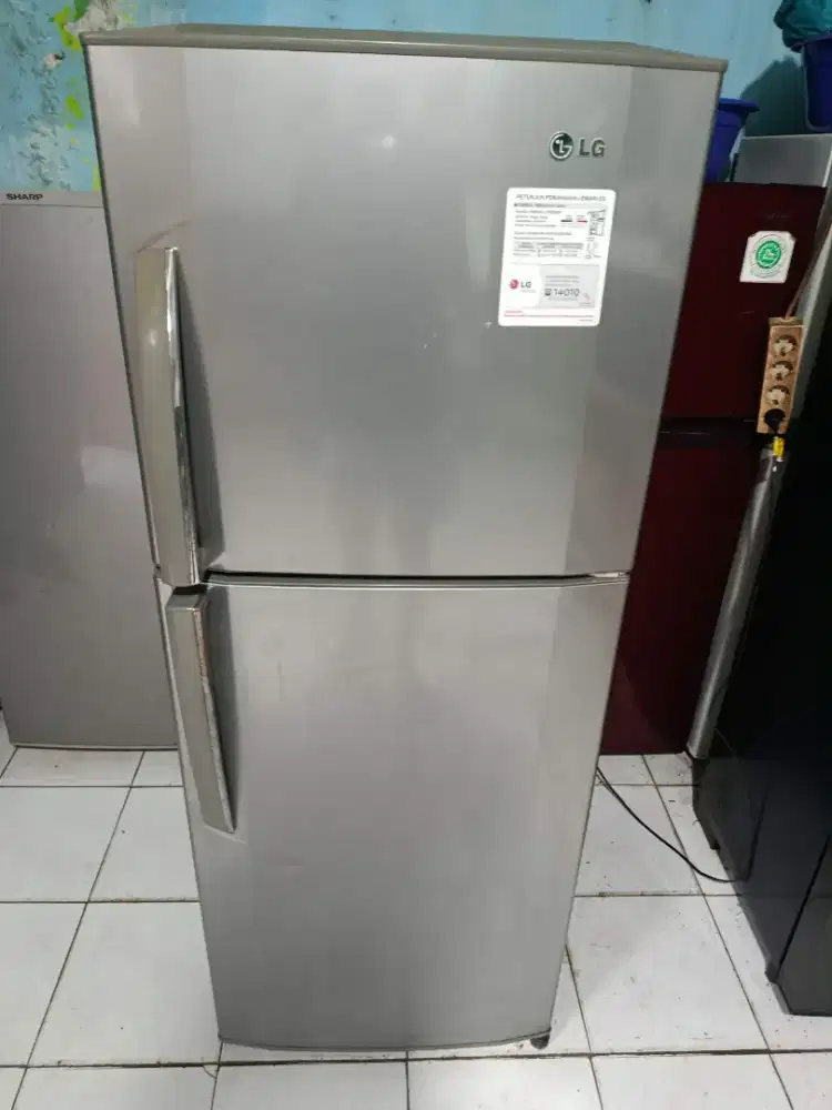 Kulkas 2 pintu merek LG