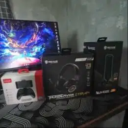 Dijual Sepaket Atau Satuan Headset, Stand, dan Gamepad