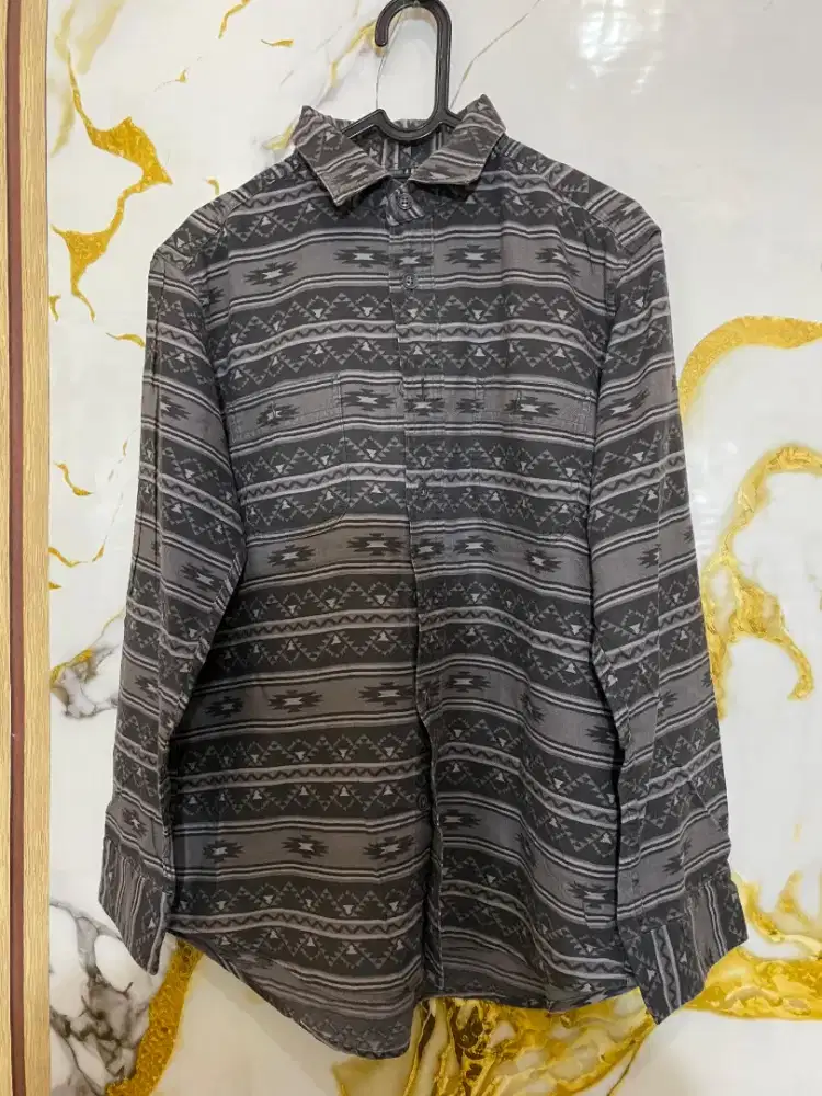 Kemeja Flanel UNIQLO Original Pria – Size M Abu-abu Hitam