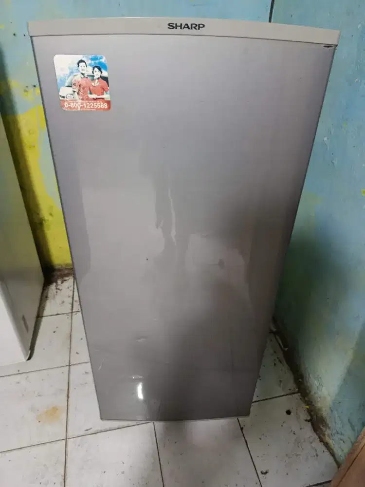 Frezzer RAK merek sharp 6 rak