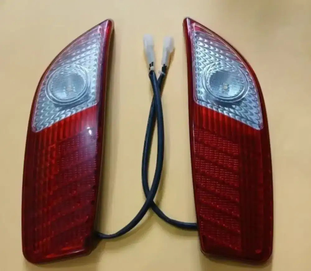 Di jual bemper dan lampu agya 2014