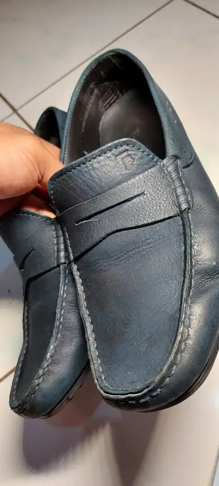 Sepatu kulit tods