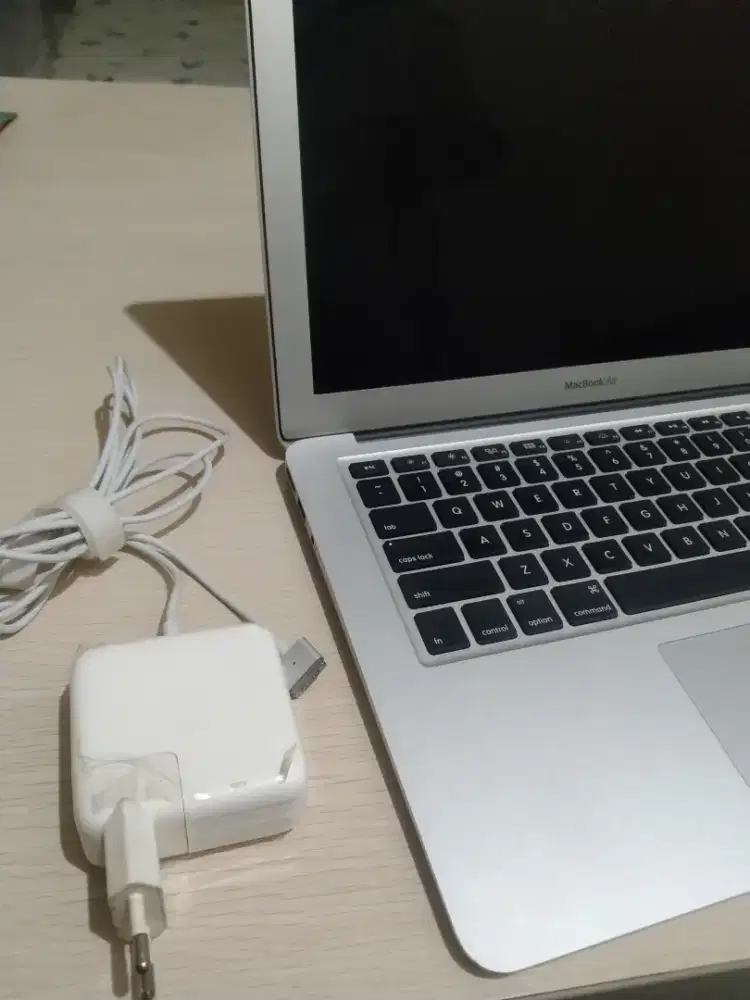 MACBOOK AIR APPLE