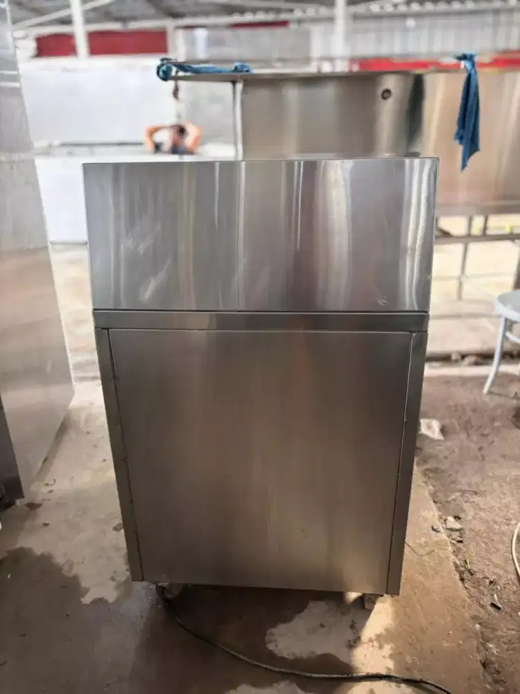 UNDERCOUNTER CHILLER SALAD 1 PINTU

Ukuran 68x75x90
Pan 6 pcs