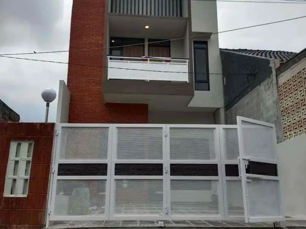 RUMAH BARU 2LT HANYA 100m DARI WOLTERMONGINSIDI PEDURUNGAN SEMARANG