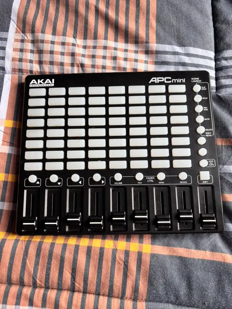 Akai Apc mini midi controller