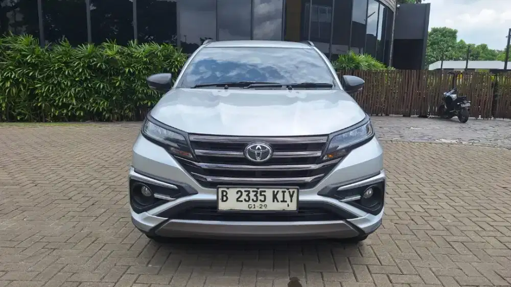 Toyota Rush GR AT 2023 Silver